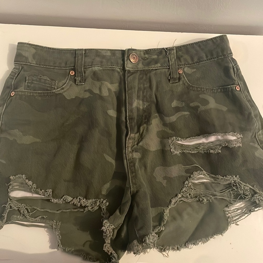 these camo shorts are a size 5 and we’re used one time they are in great shape!